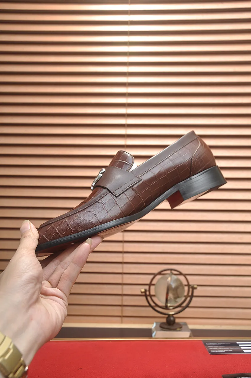 Men's men's shoes 💰500💶🌲 DG top 🔍🔍Men's new leather shoes 🚹 are on sale at the same time at the counter ⚠The uppers are imported cowhide from Italy, the entire imported cowhide lining, imported accessories 💪💪, completely 1⃣️ vs 1⃣️ replica 🇮 🇹💪💪, ⚠Sole: The original sole is specially provided by the original factory, the exclusive movable molded sole is super comfortable, ⚠The original factory follows the order, 🔍🔍high quality, you can enter and exit the counter at will, welcome to compare ⚠Size: 38-44 (45 customized)